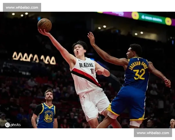 勇士内线崩盘防守再曝漏洞 主场被开拓者逆转令赛季敲醒